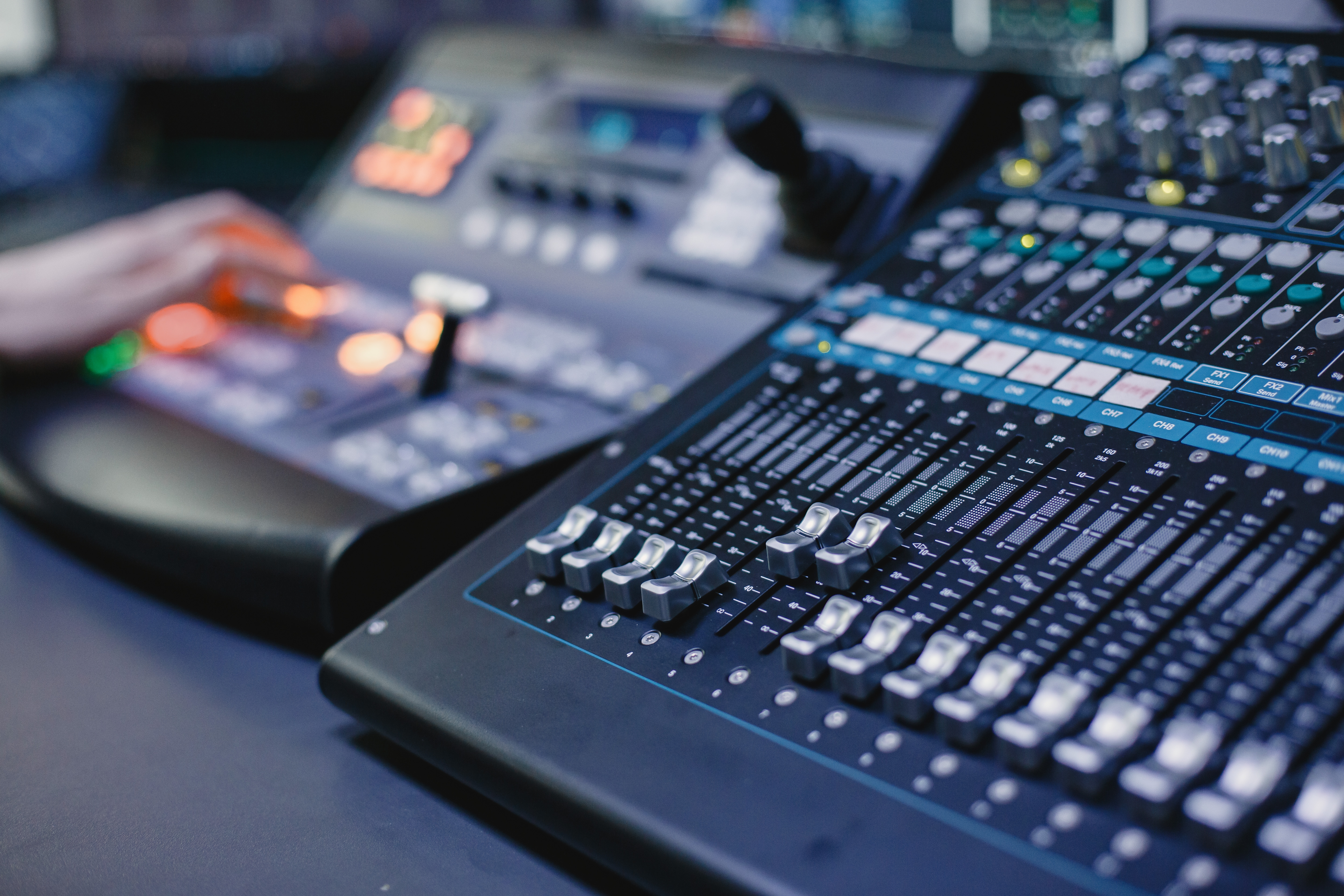 Hybrid meeting production equipment in Singapore